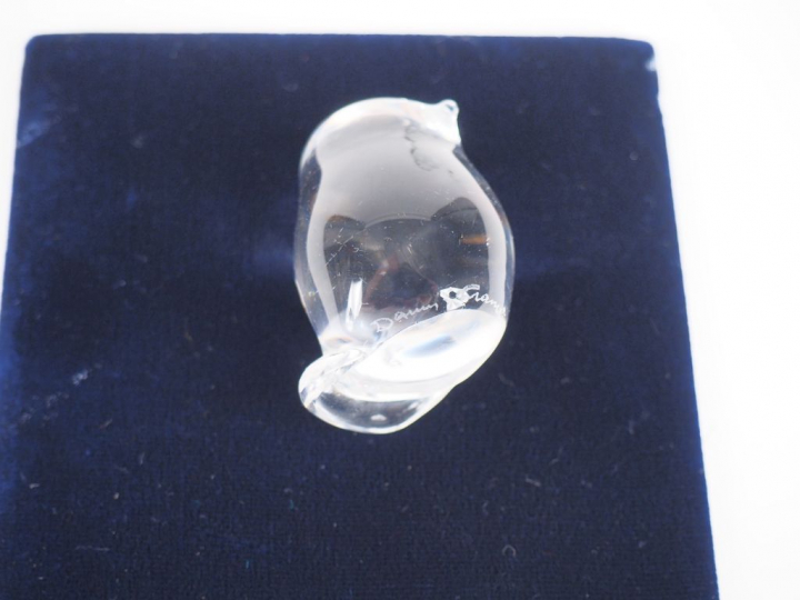 DAUM France. 3 sujets en cristal, "moineaux". Signés. H. de 4 à 8,5 cm