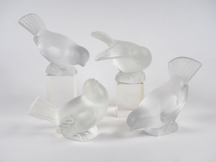 LALIQUE France. Suite de 4 sujets en cristal "moineaux" Signés Lalique