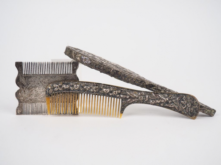 Nécessaire de toilette Afrique du nord en métal argenté ou argent bas-