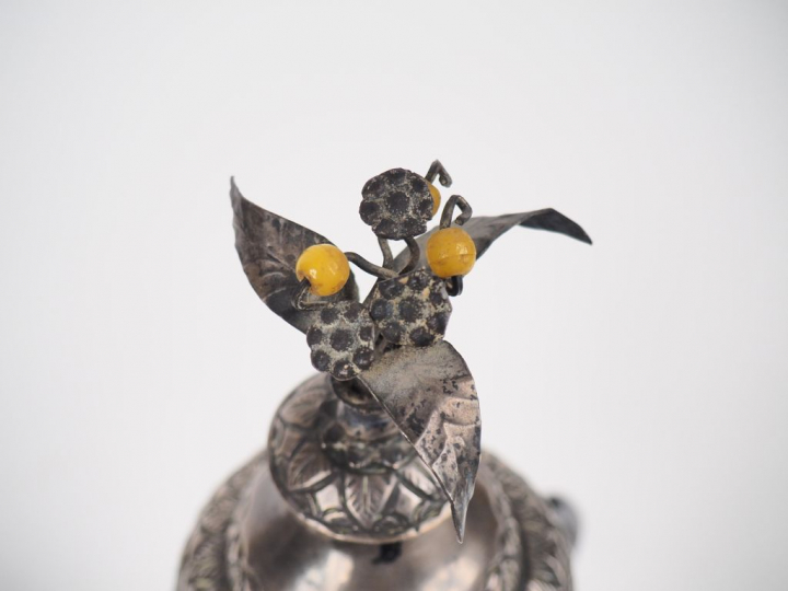 Encensoir Afrique du Nord en argent bas-titre à décor de rinceaux feui