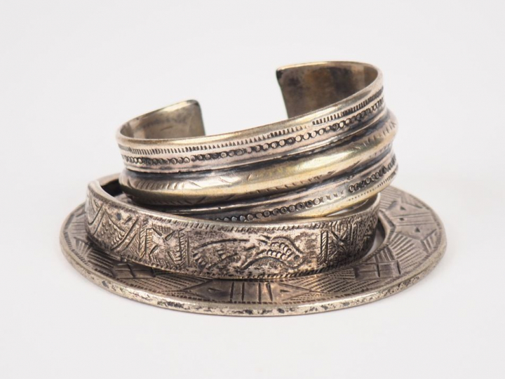 3 bracelets Afrique du nord en métal argenté ou argent bas titre à déc