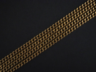 Vente aux enchères Bracelet manchette quatre rangs en or jaune, maille souple gourmette. 