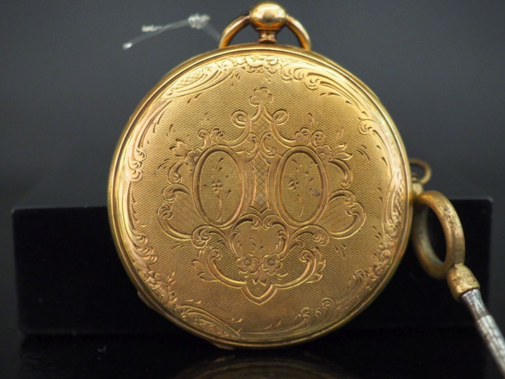 Montre de gousset en or jaune.  Cadran à chiffres romains pour les heu