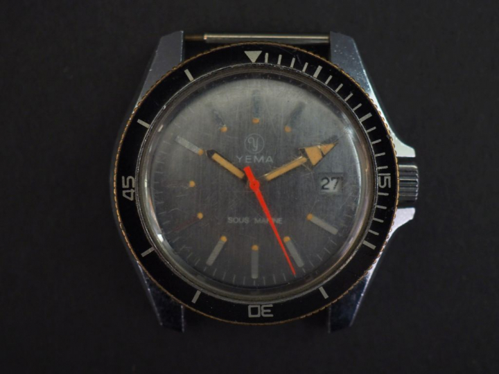 YEMA, Sous marine Montre de plongée en acier.  Cadran rond à index bât