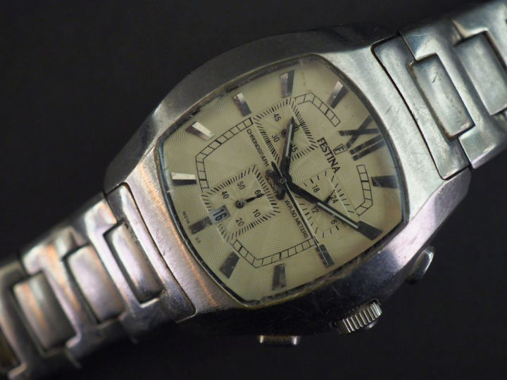 FESTINA, Chronograph Montre bracelet d'homme en acier.  Cadran de form