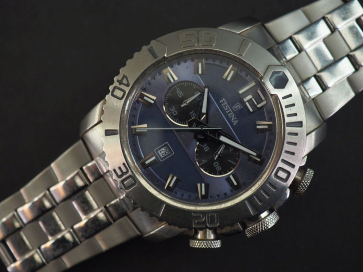 FESTINA Montre bracelet d'homme en acier.  Cadran rond à deux compteur
