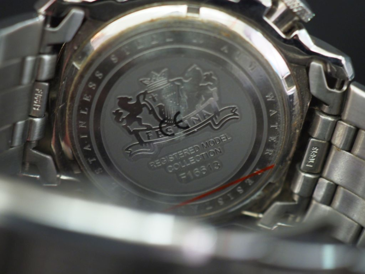 FESTINA Montre bracelet d'homme en acier.  Cadran rond à deux compteur