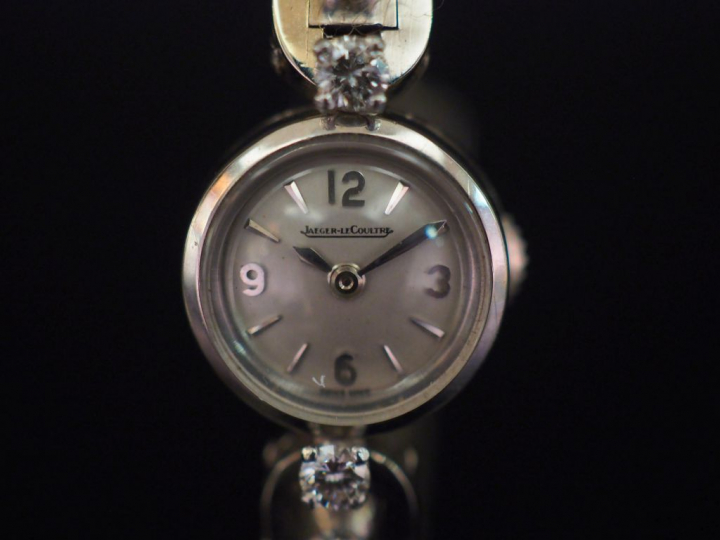 JAEGER LECOULTRE Montre bracelet de dame, boitier et bracelet en or bl