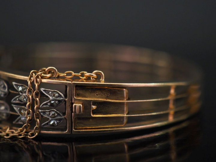Bracelet jonc Napoléon III en or jaune et argent, serti de petits diam