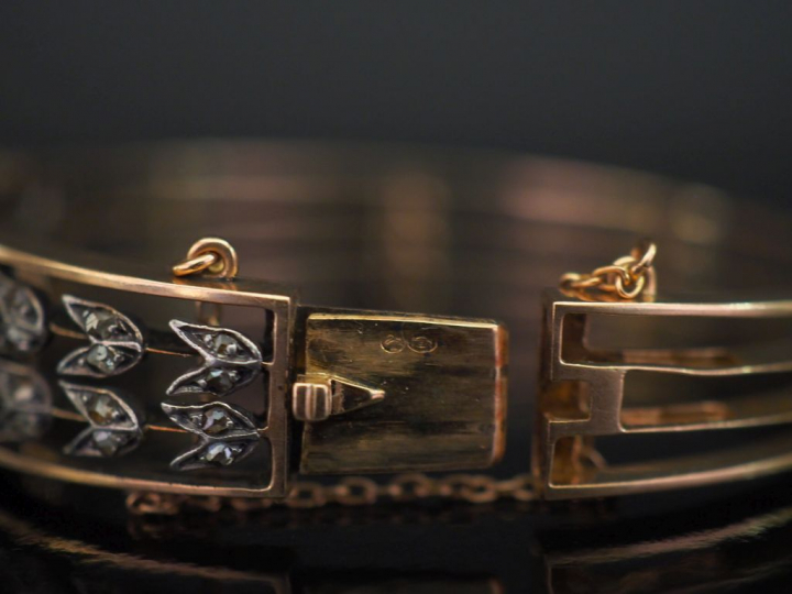 Bracelet jonc Napoléon III en or jaune et argent, serti de petits diam