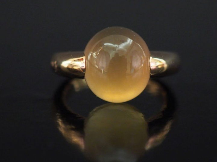 POMELLATO Bague en or jaune, modèle Luna, sertie en son centre d'un qu