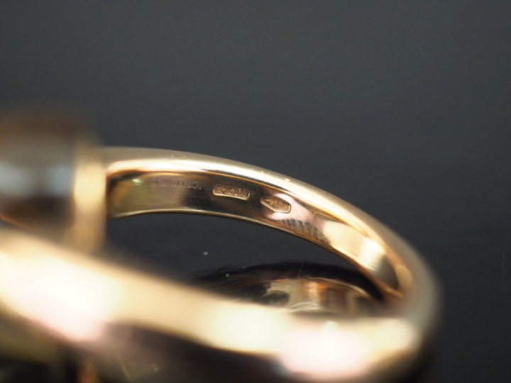 POMELLATO Bague en or jaune, modèle Luna, sertie en son centre d'un qu