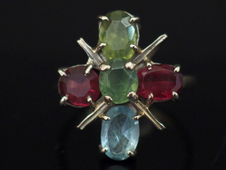 Vente aux enchères Bague moderne en or blanc, sertie de quartz de couleur. TDD. 53 Poids 