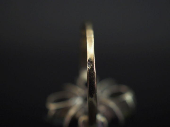 Bague moderne en or blanc, sertie de quartz de couleur. TDD. 53 Poids 