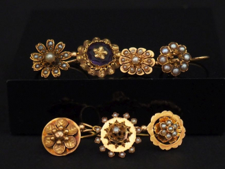Vente aux enchères Ensemble de perces oreilles Napoléon III en or jaune et perles.  (dépa