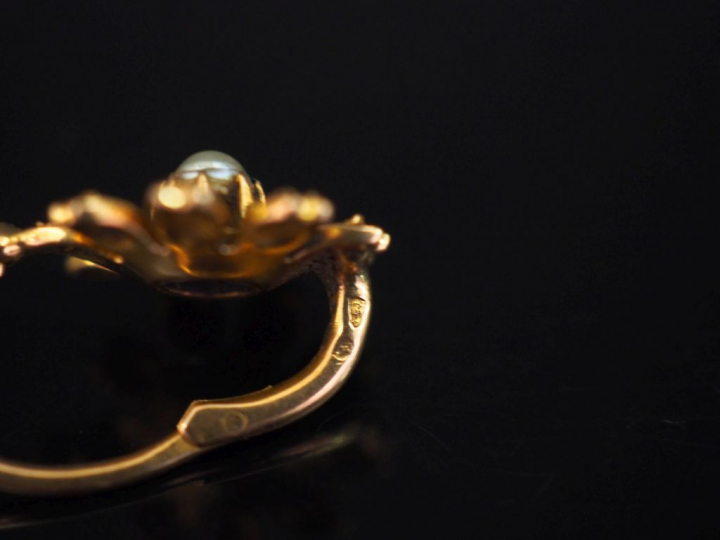Ensemble de perces oreilles Napoléon III en or jaune et perles.  (dépa