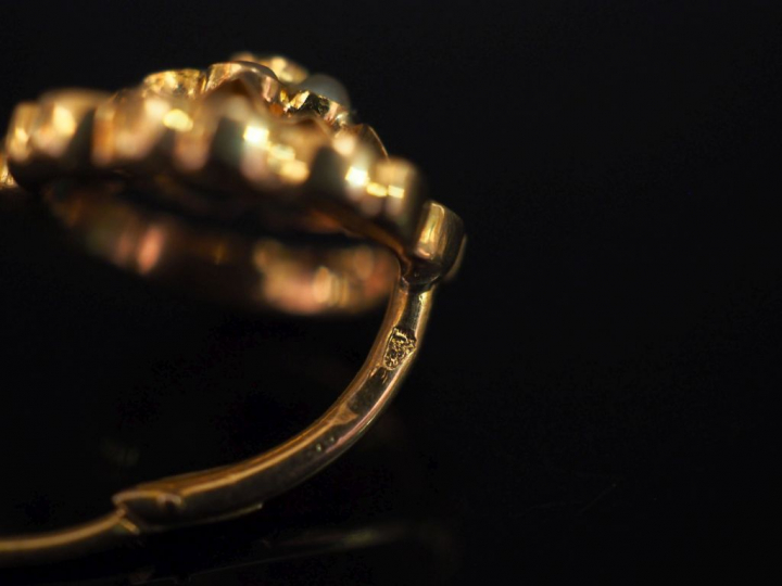 Ensemble de perces oreilles Napoléon III en or jaune et perles.  (dépa