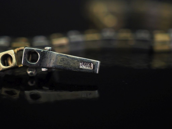 Bracelet articulé deux tons d'or 14k, composé de maillons en or jaune 