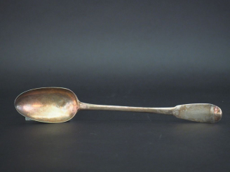 Vente aux enchères Cuillère à ragout en argent XVIIIème.  Long. 30,2 cm Poids. 122 g   