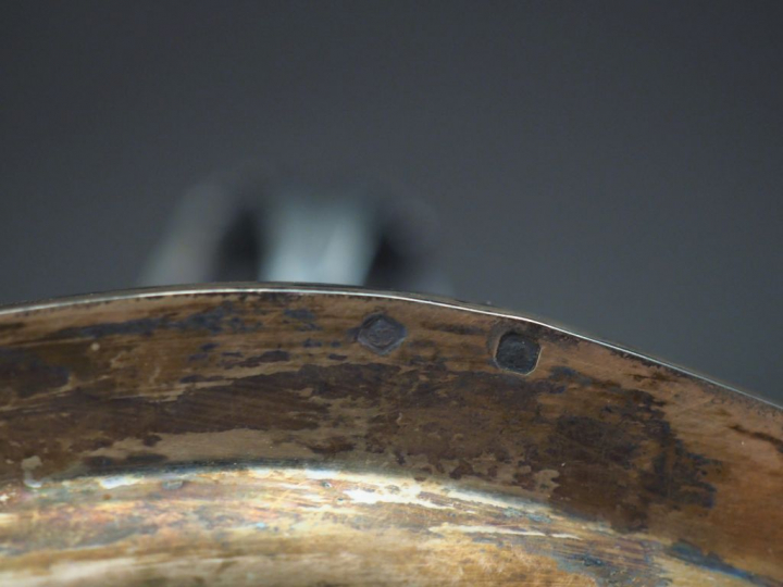 Saucière et son dormant de style Louis XV en argent, poinçon Minerve. 