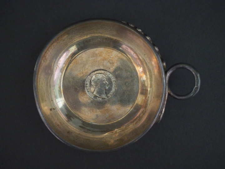 Taste vin en argent, poinçon Minerve, à décor en son centre d'une pièc