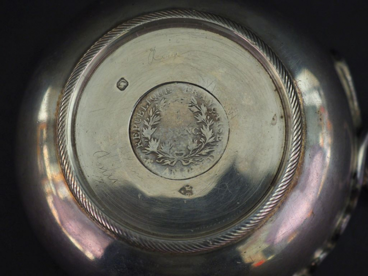 Taste vin en argent, poinçon Minerve, à décor en son centre d'une pièc