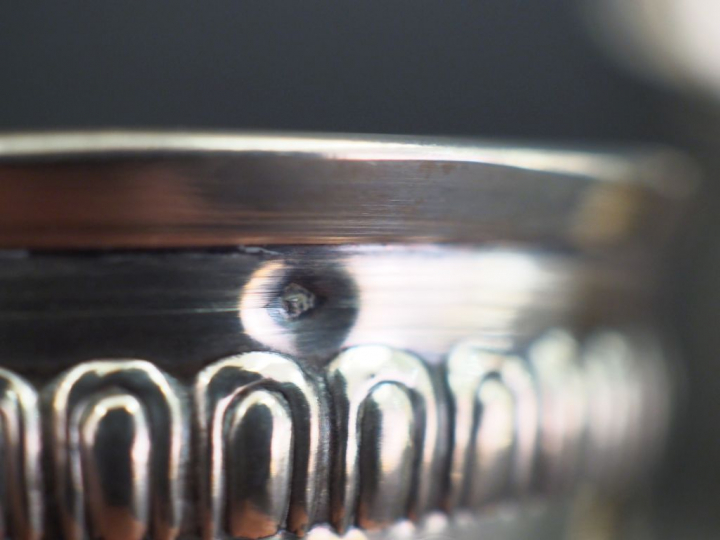 Ensemble comprenant :  - un coquetier de style Louis XVI en argent, po
