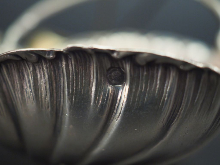 Ensemble comprenant :  - une passette à thé en argent, poinçon Minerve