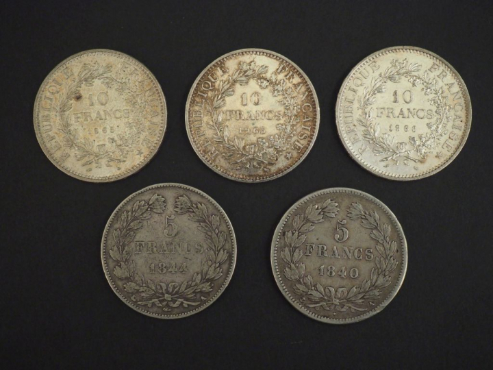 Ensemble comprenant :  - deux pièces de 5 Francs argent, 1840 et 1844.