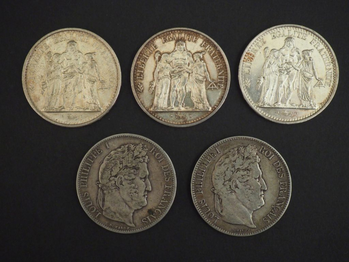 Ensemble comprenant :  - deux pièces de 5 Francs argent, 1840 et 1844.