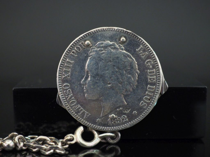 Une pièce de 5 Pesetas en argent, transformée en couteau suisse.  Poid