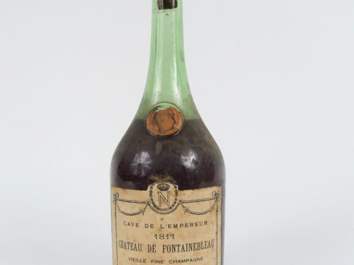 1 TRÈS VIEILLE BOUTEILLE FINE CHAMPAGNE NAPOLÉON CHÂTEAU DE FONTAINEBL