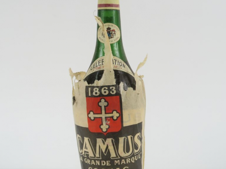 1 VIEILLE BOUTEILLE COGNAC CAMUS 'CELEBRATION' - CAPS ÉTAIN