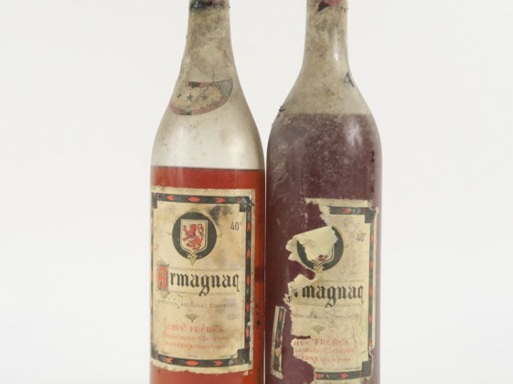 2 VIEILLES BOUTEILLES ARMAGNAC CAVE FRERES - BS/EA/1 NIVEAU BAS