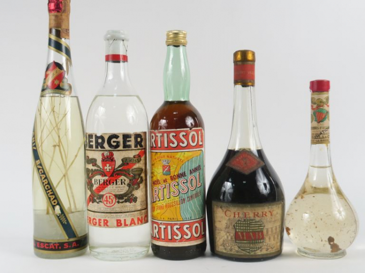 5 VIEILLES BOUTEILLES : 1 ANIS ESCARCHADO - 1 BERGER BLANC 45° - 1 BAR