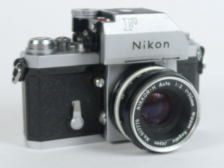 Vente aux enchères NIKON F n°6911846. Appareil photographique avec objectif NIKKOR-H 1:2/