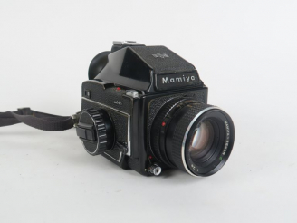 Vente aux enchères MAMIYA M645 n°J54107. Appareil photographique avec objectif SEKOR-C 1: