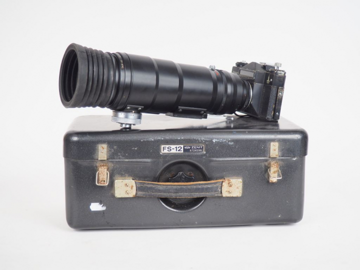 ZENIT FS-12. Appareil photographique graphique 80095211 avec téléobjec