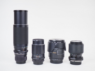 Vente aux enchères Lot de quatre objectifs :  - TAKUMAR ZOOM F=85-210/1:4,5 n° 7374153 - 