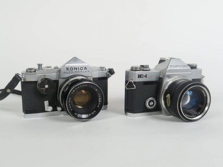 Lot de deux appareils photographiques : - KONICA AUTO-REFLEX n° 892140