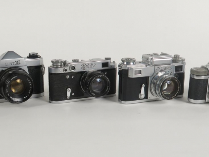 Lot de quatre appareils photographiques : - PAXETTE PRONTOR-S avec obj