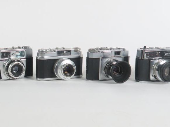 Lot de six appareils photographiques : - OLYMPUS PEN EES-2 n°3327878 -