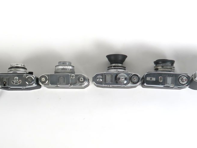 Lot de six appareils photographiques : - OLYMPUS PEN EES-2 n°3327878 -