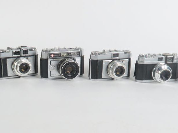 Lot de six appareils photographiques : - SAVOY 3F - SAVOY - FOCA FLEX 