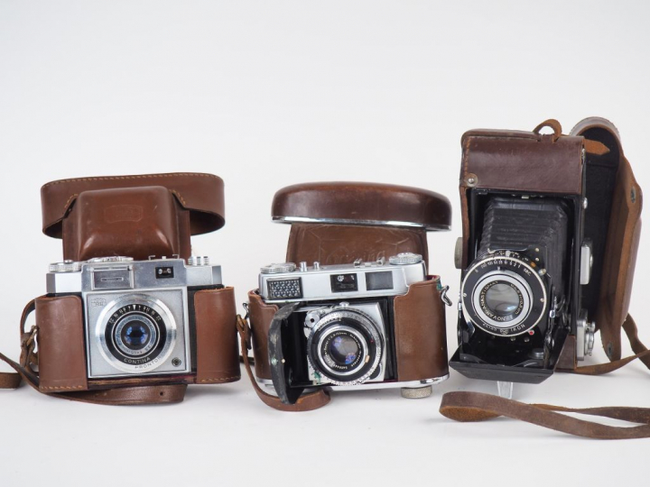 Lot de trois appareils photographiques : - ZEISS IKON CONTINA  - ZEISS