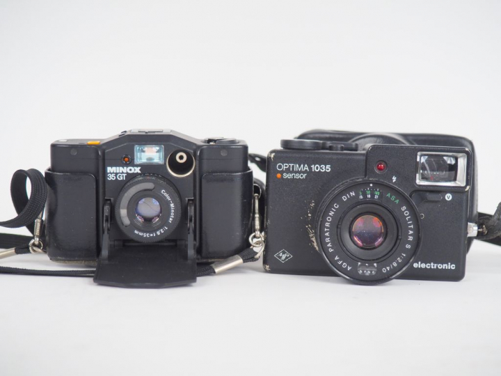 Lot de deux appareils photographiques :  - AGFA OPTIMA 1035 avec sa ho