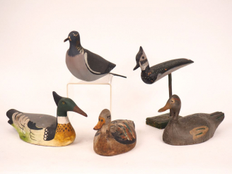 Vente aux enchères Lot de 5 appeaux en bois et liège en forme de canard et de palombe