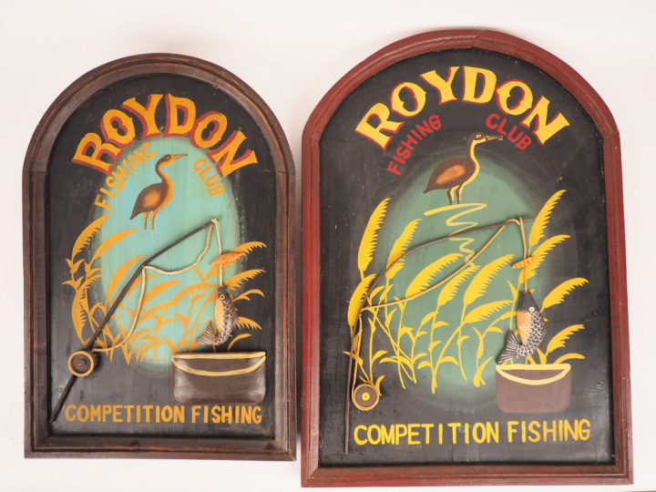 3 panneaux en bois sculpté Roydon Fishing club