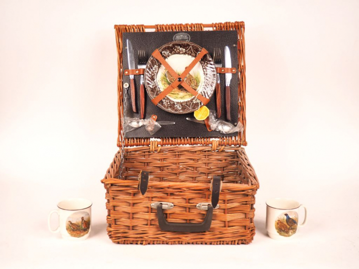 Panier pique nique avec vaisselle