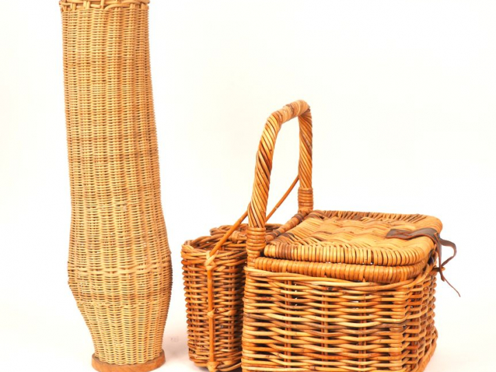 Lot comprenant : - un panier pique nique emplacement bouteille  - un p